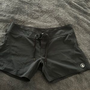 Women’s Volcom blackboard shorts 11/12